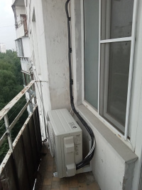 Наружный блок на балконе